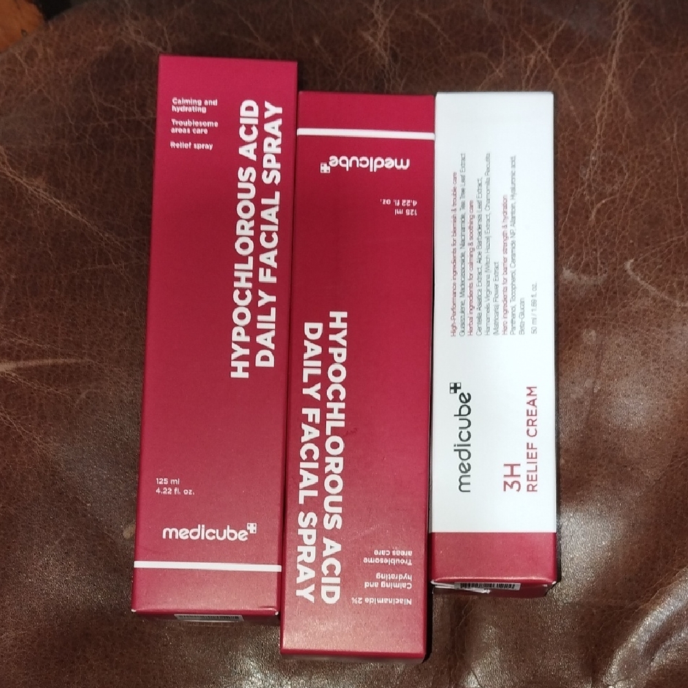 Medicube Hypochlorous Acid Facial Spray and 3H Relief Cream Set - Red